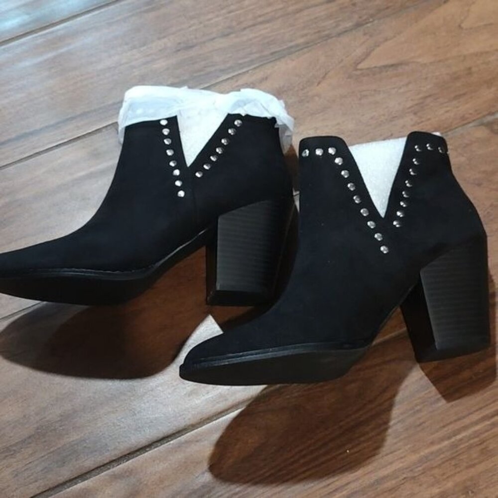 7.5 black stud booties Suede block heel